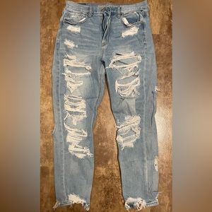 American Eagle Super Distressed Light Wash Mom Jeans Size 6 Short